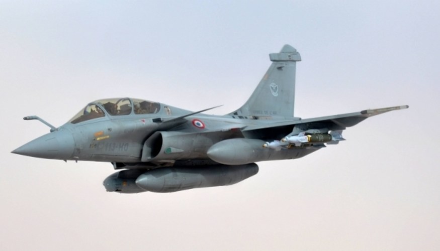 Спільне тренування французьких винищувачів Rafale та німецьких Eurofighter над авіабазою поблизу Кельна