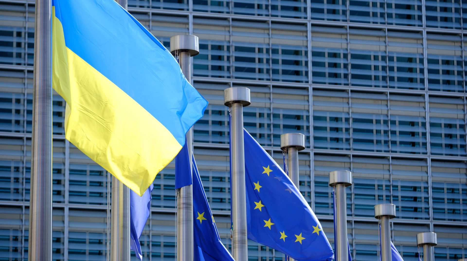 Прапор ЄС та символіка Ukraine Facility як позначення європейського фінансування України