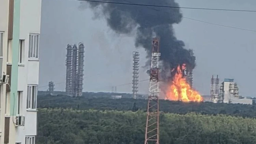 Пожежа та руйнування на території «ЗапСибНефтехим» у Тобольську після удару БпЛА