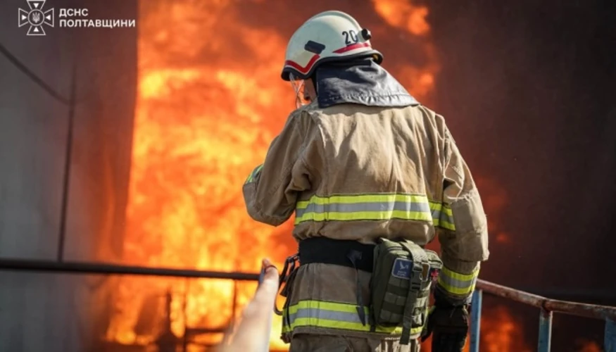 Наслідки пожеж на промислових підприємствах у Кременчуцькому районі після удару балістичними ракетами 17 серпня