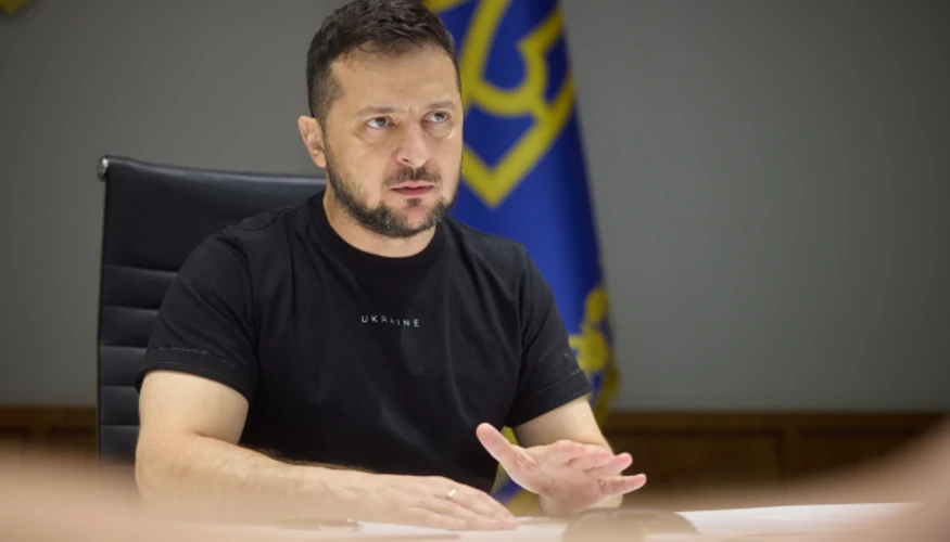 Президент України Володимир Зеленський під час спілкування з журналістами